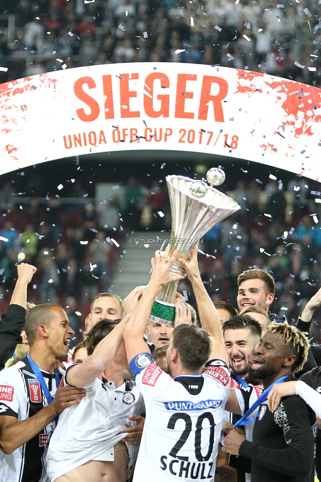 Sturm Graz - Salzburg
OEFB Cup, Finale, SK Sturm Graz - FC RB Salzburg, Woerthersee Stadion Klagenfurt, 09.05.2018. 

Foto zeigt die Mannschaft von Sturm mit dem Cuppokal
