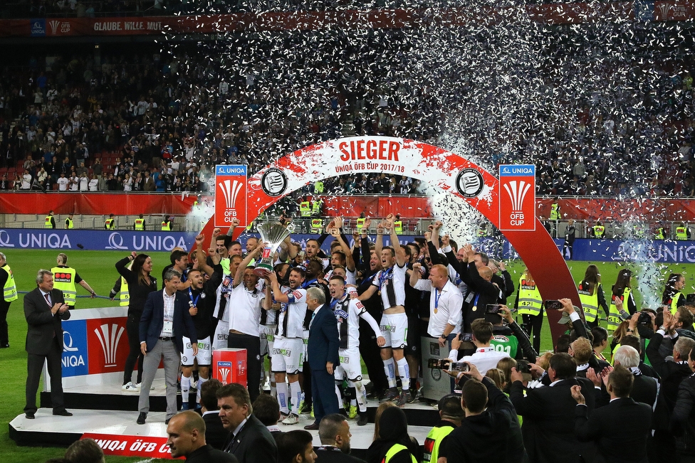 Sturm Graz - Salzburg
OEFB Cup, Finale, SK Sturm Graz - FC RB Salzburg, Woerthersee Stadion Klagenfurt, 09.05.2018. 

Foto zeigt die Mannschaft von Sturm mit dem Cuppokal
