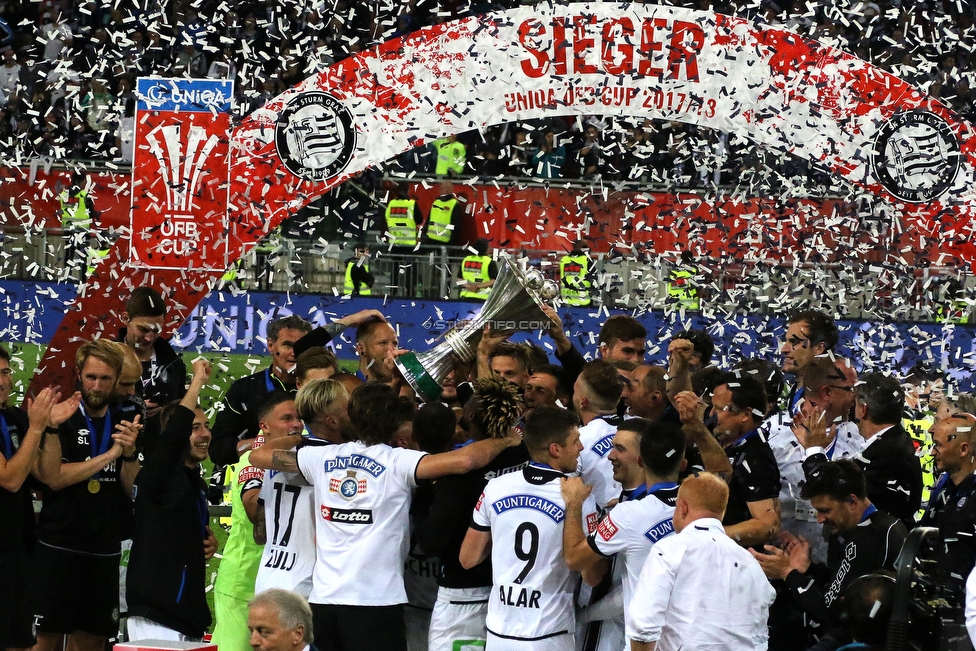 Sturm Graz - Salzburg
OEFB Cup, Finale, SK Sturm Graz - FC RB Salzburg, Woerthersee Stadion Klagenfurt, 09.05.2018. 

Foto zeigt die Mannschaft von Sturm mit dem Cuppokal
