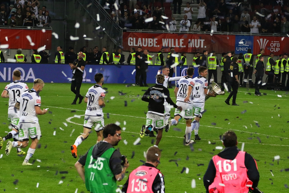 Sturm Graz - Salzburg
OEFB Cup, Finale, SK Sturm Graz - FC RB Salzburg, Woerthersee Stadion Klagenfurt, 09.05.2018. 

Foto zeigt die Mannschaft von Sturm mit dem Cuppokal
