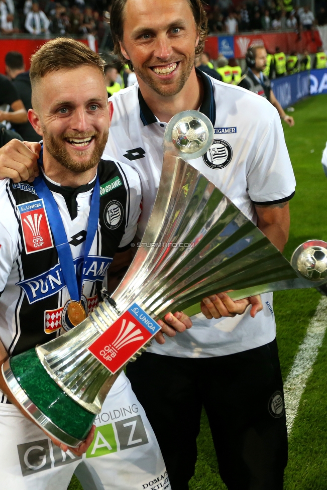 Sturm Graz - Salzburg
OEFB Cup, Finale, SK Sturm Graz - FC RB Salzburg, Woerthersee Stadion Klagenfurt, 09.05.2018. 

Foto zeigt Jakob Jantscher (Sturm) und Christian Gratzei (Sturm) mit dem Cuppokal
