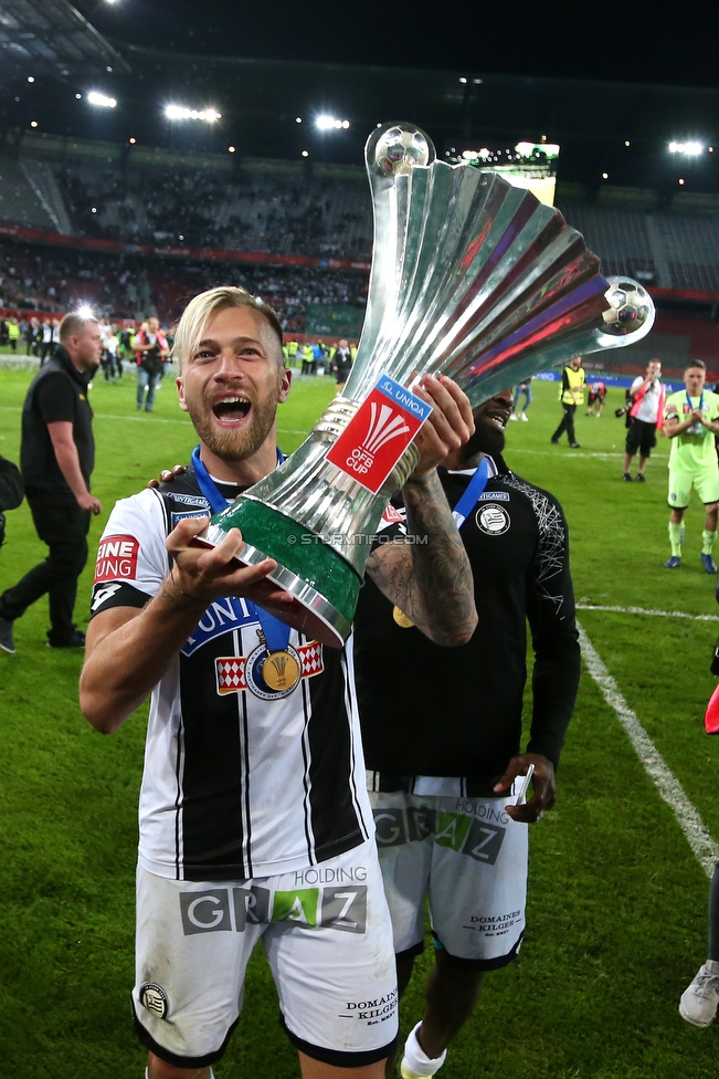 Sturm Graz - Salzburg
OEFB Cup, Finale, SK Sturm Graz - FC RB Salzburg, Woerthersee Stadion Klagenfurt, 09.05.2018. 

Foto zeigt Peter Zulj (Sturm) mit dem Cuppokal
