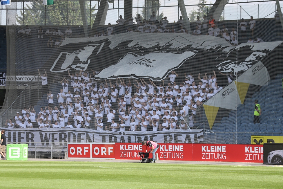 Sturm Graz - LASK
Oesterreichische Fussball Bundesliga, 34. Runde, SK Sturm Graz - LASK, Stadion Liebenau Graz, 12.05.2018. 

Foto zeigt Fans vom LASK mit einer Choreografie
