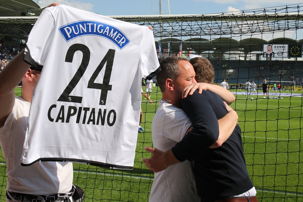 Sturm Graz - LASK
Oesterreichische Fussball Bundesliga, 34. Runde, SK Sturm Graz - LASK, Stadion Liebenau Graz, 12.05.2018. 

Foto zeigt Juergen Saeumel (ehem. Spieler Sturm) und Vertreter der Nordkurve
