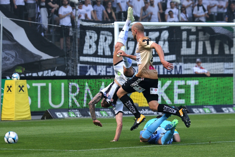 Sturm Graz - LASK
Oesterreichische Fussball Bundesliga, 34. Runde, SK Sturm Graz - LASK, Stadion Liebenau Graz, 12.05.2018. 

Foto zeigt Peter Zulj (Sturm), Gernot Trauner (LASK) und Pavao Pervan (LASK)
