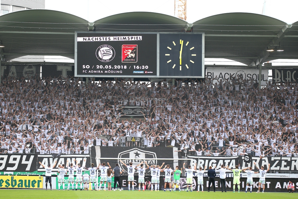 Sturm Graz - LASK
Oesterreichische Fussball Bundesliga, 34. Runde, SK Sturm Graz - LASK, Stadion Liebenau Graz, 12.05.2018. 

Foto zeigt Fans von Sturm und die Mannschaft von Sturm
