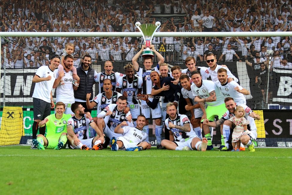 Sturm Graz - LASK
Oesterreichische Fussball Bundesliga, 34. Runde, SK Sturm Graz - LASK, Stadion Liebenau Graz, 12.05.2018. 

Foto zeigt die Mannschaft von Sturm mit dem Cuppokal
