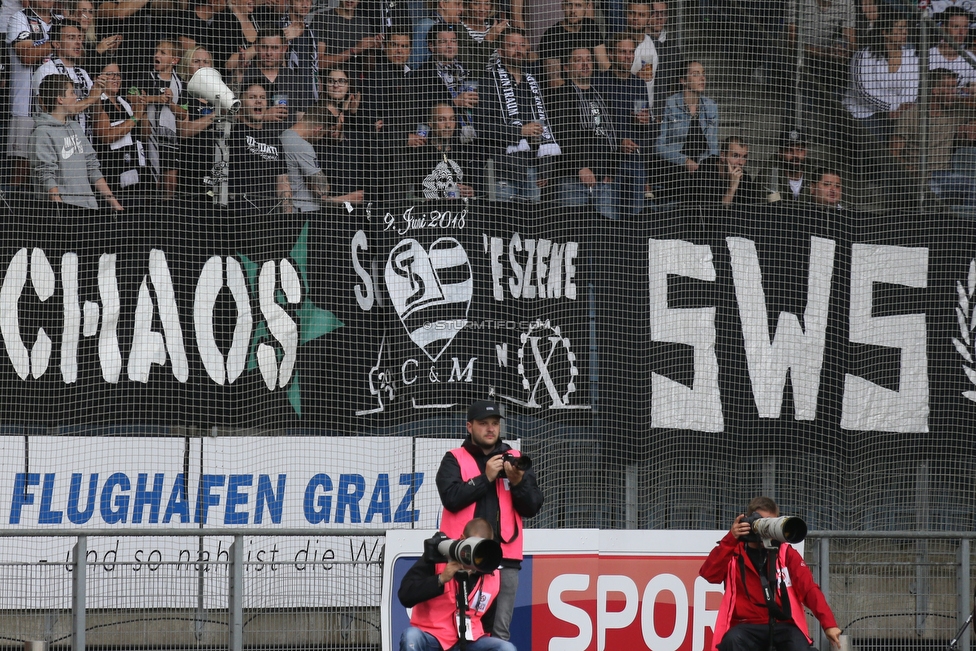 Sturm Graz - Admira Wacker
Oesterreichische Fussball Bundesliga, 35. Runde, SK Sturm Graz - FC Admira Wacker, Stadion Liebenau Graz, 12.05.2018. 

Foto zeigt Fans von Sturm
