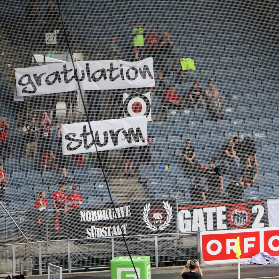 Sturm Graz - Admira Wacker
Oesterreichische Fussball Bundesliga, 35. Runde, SK Sturm Graz - FC Admira Wacker, Stadion Liebenau Graz, 12.05.2018. 

Foto zeigt Fans der Admira mit einem Spruchband
