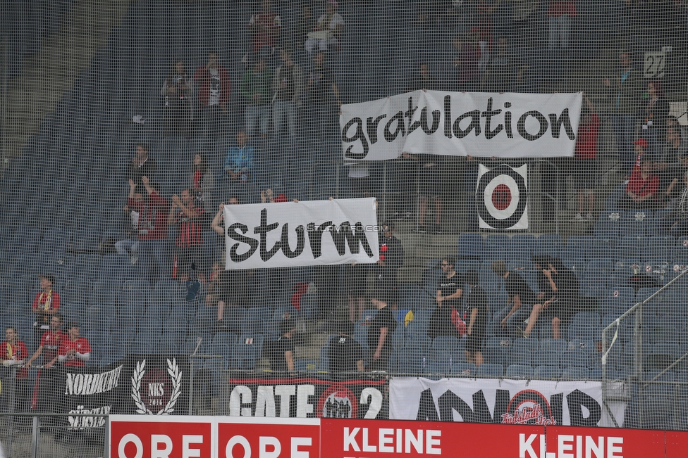 Sturm Graz - Admira Wacker
Oesterreichische Fussball Bundesliga, 35. Runde, SK Sturm Graz - FC Admira Wacker, Stadion Liebenau Graz, 12.05.2018. 

Foto zeigt Fans der Admira mit einem Spruchband
