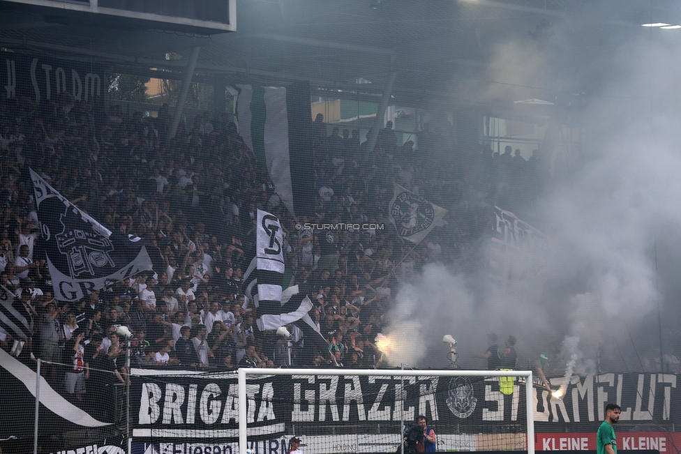 Sturm Graz - Admira Wacker
Oesterreichische Fussball Bundesliga, 35. Runde, SK Sturm Graz - FC Admira Wacker, Stadion Liebenau Graz, 12.05.2018. 

Foto zeigt Fans von Sturm
Schlüsselwörter: pyrotechnik