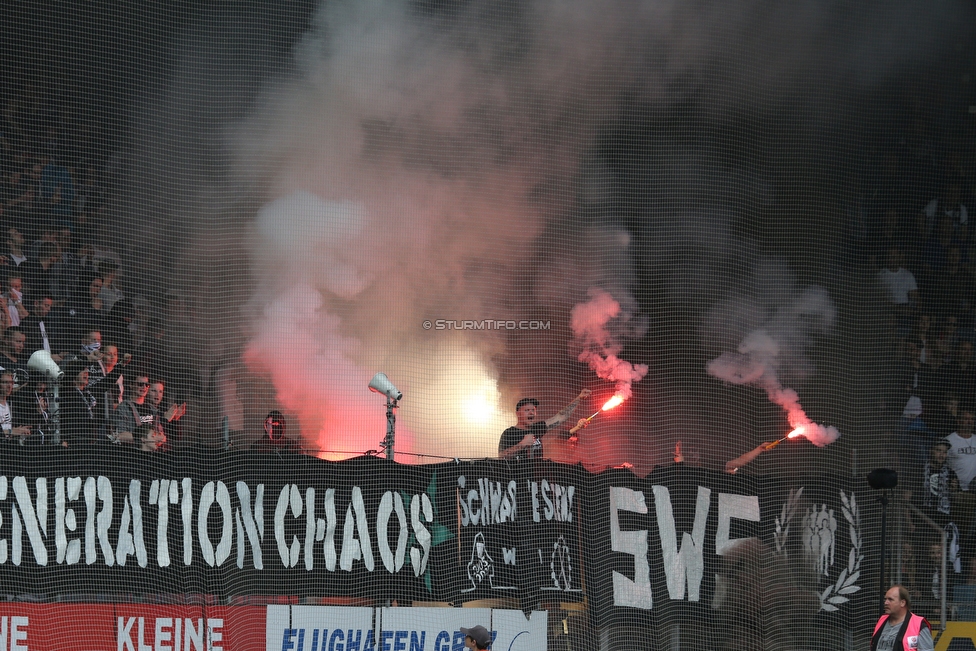 Sturm Graz - Admira Wacker
Oesterreichische Fussball Bundesliga, 35. Runde, SK Sturm Graz - FC Admira Wacker, Stadion Liebenau Graz, 12.05.2018. 

Foto zeigt Fans von Sturm
Schlüsselwörter: pyrotechnik