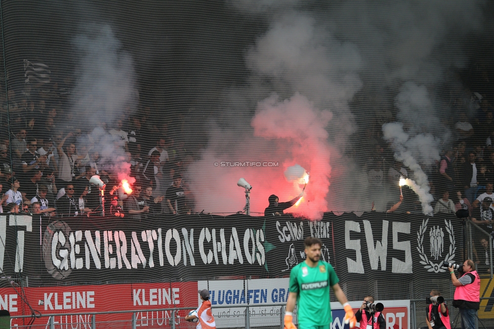 Sturm Graz - Admira Wacker
Oesterreichische Fussball Bundesliga, 35. Runde, SK Sturm Graz - FC Admira Wacker, Stadion Liebenau Graz, 12.05.2018. 

Foto zeigt Fans von Sturm
Schlüsselwörter: pyrotechnik