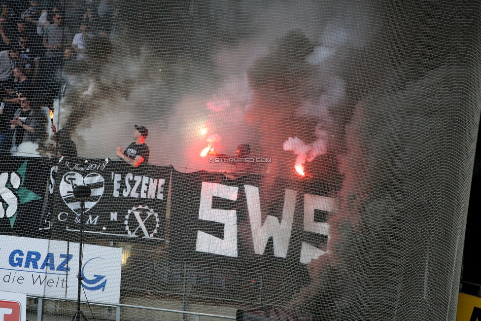 Sturm Graz - Admira Wacker
Oesterreichische Fussball Bundesliga, 35. Runde, SK Sturm Graz - FC Admira Wacker, Stadion Liebenau Graz, 12.05.2018. 

Foto zeigt Fans von Sturm
Schlüsselwörter: pyrotechnik