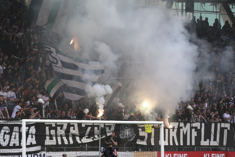 Sturm Graz - Admira Wacker
Oesterreichische Fussball Bundesliga, 35. Runde, SK Sturm Graz - FC Admira Wacker, Stadion Liebenau Graz, 12.05.2018. 

Foto zeigt Fans von Sturm
Schlüsselwörter: pyrotechnik