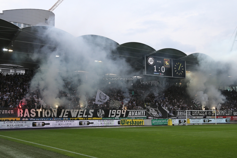 Sturm Graz - Admira Wacker
Oesterreichische Fussball Bundesliga, 35. Runde, SK Sturm Graz - FC Admira Wacker, Stadion Liebenau Graz, 12.05.2018. 

Foto zeigt Fans von Sturm
Schlüsselwörter: pyrotechnik