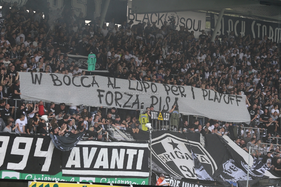 Sturm Graz - Admira Wacker
Oesterreichische Fussball Bundesliga, 35. Runde, SK Sturm Graz - FC Admira Wacker, Stadion Liebenau Graz, 12.05.2018. 

Foto zeigt Fans von Sturm mit einem Spruchband
