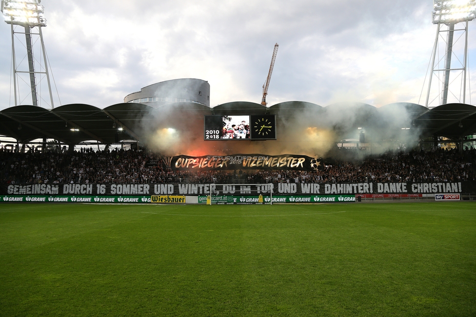 Sturm Graz - Admira Wacker
Oesterreichische Fussball Bundesliga, 35. Runde, SK Sturm Graz - FC Admira Wacker, Stadion Liebenau Graz, 12.05.2018. 

Foto zeigt Fans von Sturm mit einer Choreografie
Schlüsselwörter: pyrotechnik