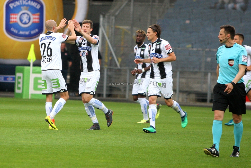 Sturm Graz - Admira Wacker
Oesterreichische Fussball Bundesliga, 35. Runde, SK Sturm Graz - FC Admira Wacker, Stadion Liebenau Graz, 12.05.2018. 

Foto zeigt Fabian Koch (Sturm), Deni Alar (Sturm) und Stefan Hierlaender (Sturm)
Schlüsselwörter: pyrotechnik