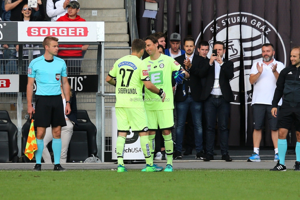 Sturm Graz - Admira Wacker
Oesterreichische Fussball Bundesliga, 35. Runde, SK Sturm Graz - FC Admira Wacker, Stadion Liebenau Graz, 12.05.2018. 

Foto zeigt Joerg Siebenhandl (Sturm) und Christian Gratzei (Sturm)
