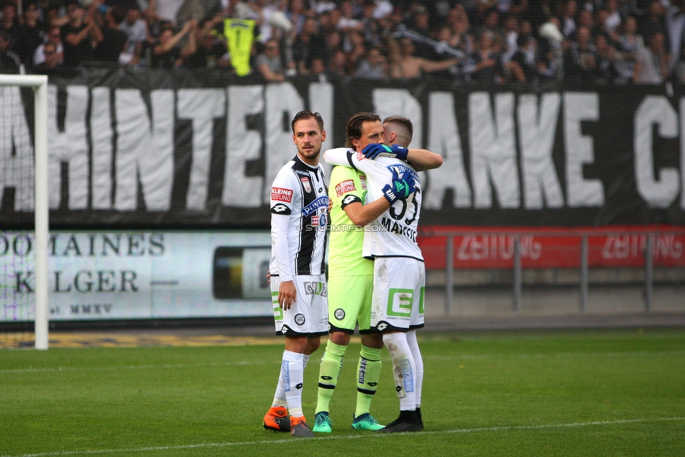 Sturm Graz - Admira Wacker
Oesterreichische Fussball Bundesliga, 35. Runde, SK Sturm Graz - FC Admira Wacker, Stadion Liebenau Graz, 12.05.2018. 

Foto zeigt Lukas Spendlhofer (Sturm), Christian Gratzei (Sturm) und Dario Maresic (Sturm)
Schlüsselwörter: pyrotechnik