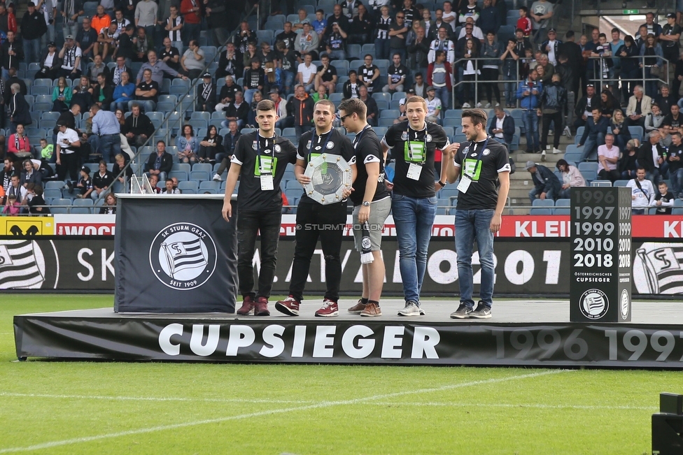 Sturm Graz - Admira Wacker
Oesterreichische Fussball Bundesliga, 35. Runde, SK Sturm Graz - FC Admira Wacker, Stadion Liebenau Graz, 12.05.2018. 

Foto zeigt die eBundesliga-Meister von Sturm
