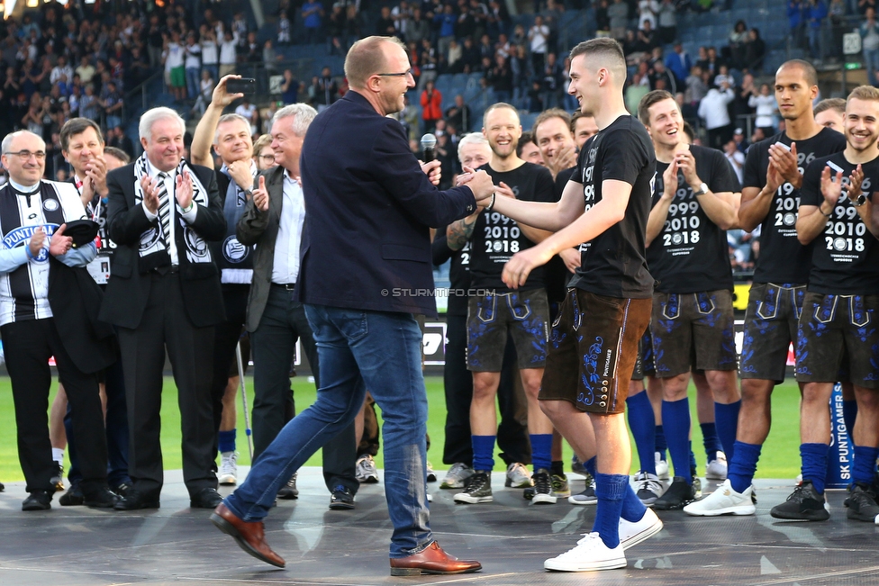 Sturm Graz - Admira Wacker
Oesterreichische Fussball Bundesliga, 35. Runde, SK Sturm Graz - FC Admira Wacker, Stadion Liebenau Graz, 12.05.2018. 

Foto zeigt Guenter Kreissl (sportl. Geschaeftsfuehrer Sturm) und Dario Maresic (Sturm)
