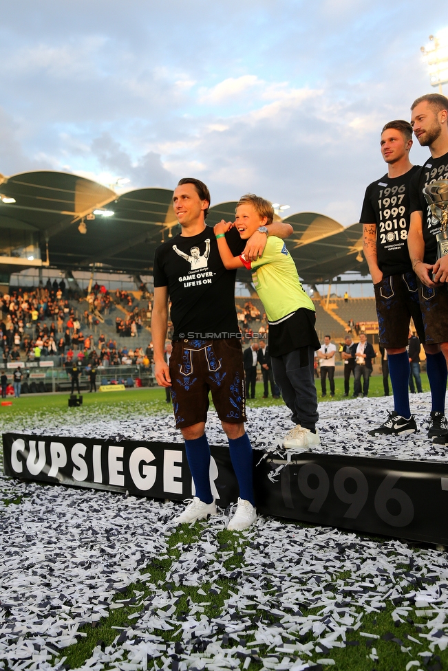 Sturm Graz - Admira Wacker
Oesterreichische Fussball Bundesliga, 35. Runde, SK Sturm Graz - FC Admira Wacker, Stadion Liebenau Graz, 12.05.2018. 

Foto zeigt Christian Gratzei (Sturm) mit seinem Sohn
