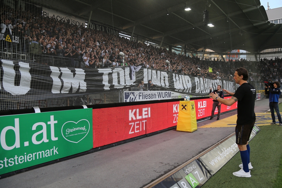 Sturm Graz - Admira Wacker
Oesterreichische Fussball Bundesliga, 35. Runde, SK Sturm Graz - FC Admira Wacker, Stadion Liebenau Graz, 12.05.2018. 

Foto zeigt Fans von Sturm und Christian Gratzei (Sturm)
