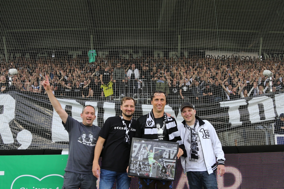 Sturm Graz - Admira Wacker
Oesterreichische Fussball Bundesliga, 35. Runde, SK Sturm Graz - FC Admira Wacker, Stadion Liebenau Graz, 12.05.2018. 

Foto zeigt Vertreter der Nordkurve und Christian Gratzei (Sturm)
