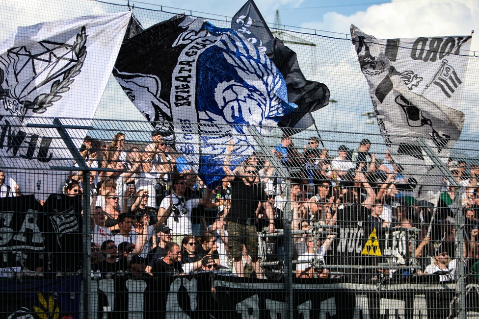 Altach - Sturm Graz
Oesterreichische Fussball Bundesliga, 36. Runde, SC Rheindorf Altach - SK Sturm Graz, Stadion Schnabelholz Altach, 27.05.2018. 

Foto zeigt Fans von Sturm
