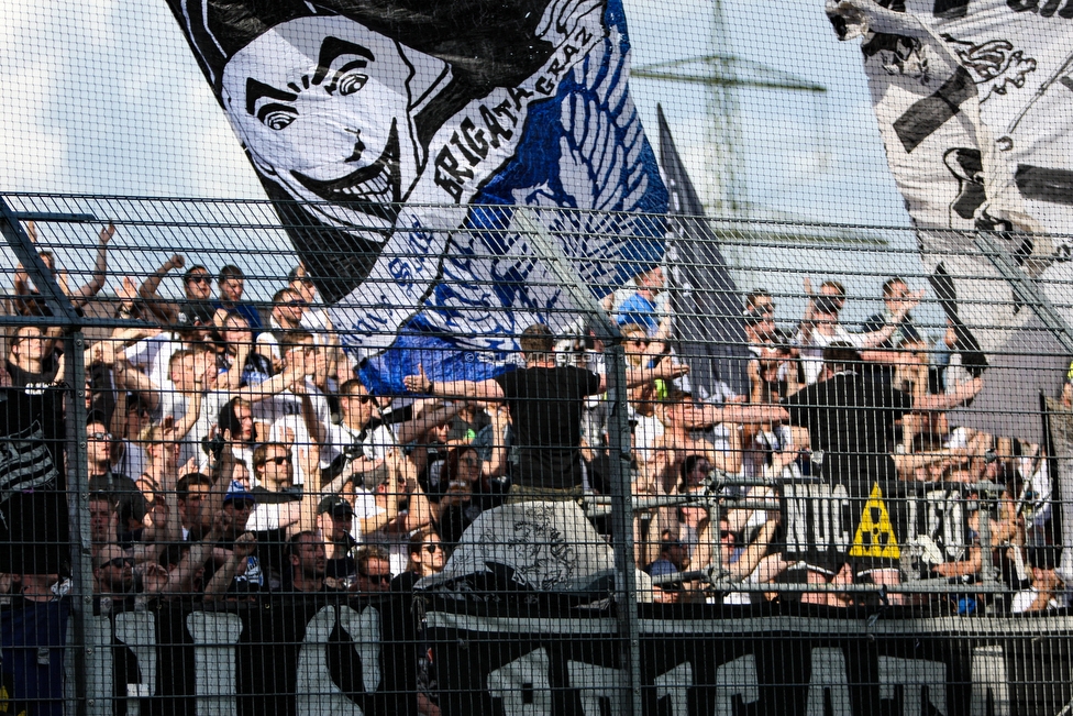 Altach - Sturm Graz
Oesterreichische Fussball Bundesliga, 36. Runde, SC Rheindorf Altach - SK Sturm Graz, Stadion Schnabelholz Altach, 27.05.2018. 

Foto zeigt Fans von Sturm
