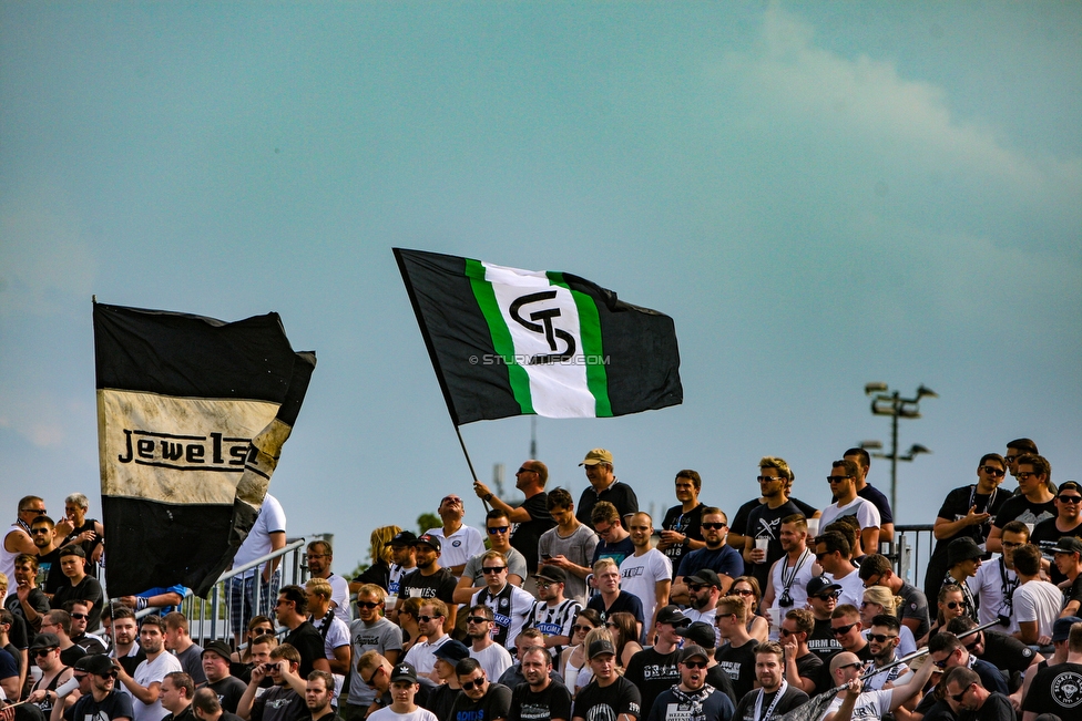 Siegendorf - Sturm Graz
OEFB Cup, 1. Runde, ASV Siegendorf - SK Sturm Graz, Heidenboden Stadion Parndorf, 21.07.2018. 

Foto zeigt Fans von Sturm
