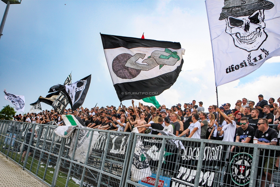 Siegendorf - Sturm Graz
OEFB Cup, 1. Runde, ASV Siegendorf - SK Sturm Graz, Heidenboden Stadion Parndorf, 21.07.2018. 

Foto zeigt Fans von Sturm
