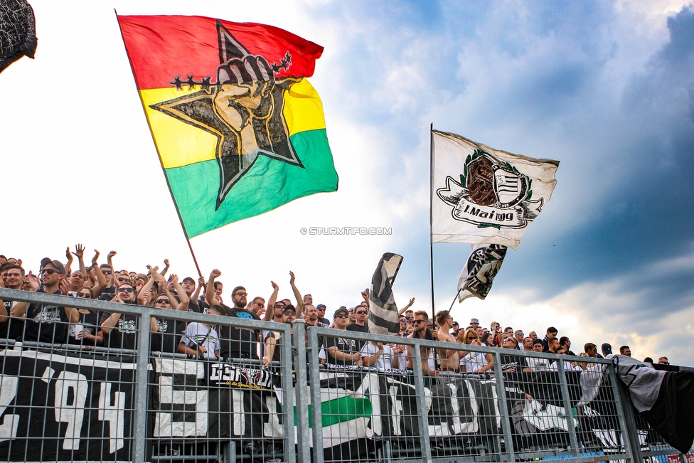 Siegendorf - Sturm Graz
OEFB Cup, 1. Runde, ASV Siegendorf - SK Sturm Graz, Heidenboden Stadion Parndorf, 21.07.2018. 

Foto zeigt Fans von Sturm
