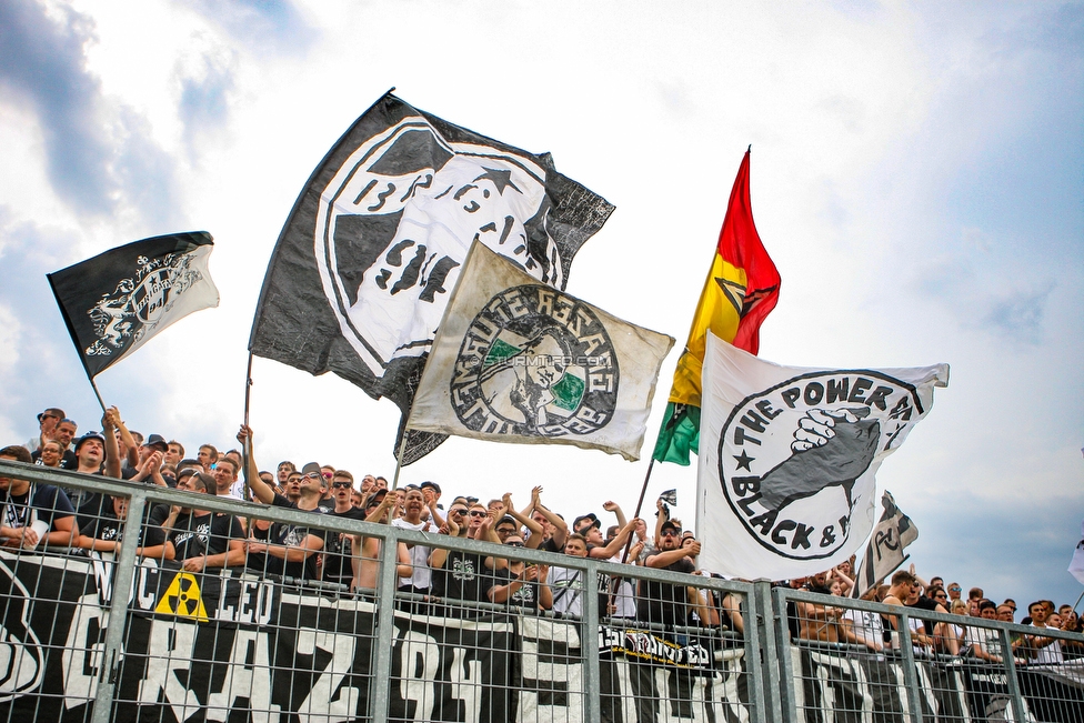 Siegendorf - Sturm Graz
OEFB Cup, 1. Runde, ASV Siegendorf - SK Sturm Graz, Heidenboden Stadion Parndorf, 21.07.2018. 

Foto zeigt Fans von Sturm
