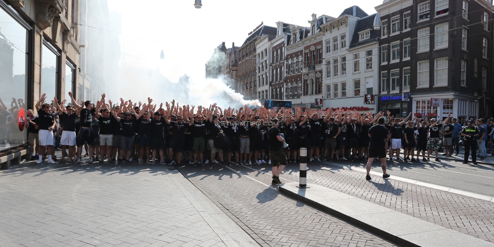 Ajax Amsterdam - Sturm Graz
UEFA Champions League Qualifikation 2. Runde, Ajax Amsterdam - SK Sturm Graz, Johan Cruijff Arena Amsterdam, 25.07.2018. 

Foto zeigt Fans von Sturm beim Corteo
