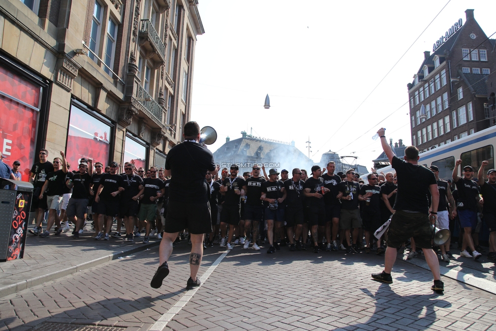 Ajax Amsterdam - Sturm Graz
UEFA Champions League Qualifikation 2. Runde, Ajax Amsterdam - SK Sturm Graz, Johan Cruijff Arena Amsterdam, 25.07.2018. 

Foto zeigt Fans von Sturm beim Corteo
