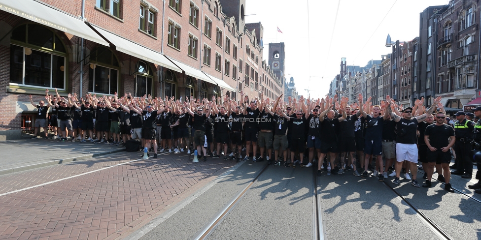 Ajax Amsterdam - Sturm Graz
UEFA Champions League Qualifikation 2. Runde, Ajax Amsterdam - SK Sturm Graz, Johan Cruijff Arena Amsterdam, 25.07.2018. 

Foto zeigt Fans von Sturm beim Corteo
