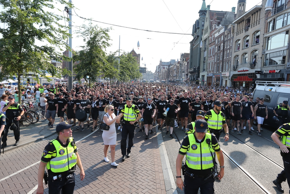 Ajax Amsterdam - Sturm Graz
UEFA Champions League Qualifikation 2. Runde, Ajax Amsterdam - SK Sturm Graz, Johan Cruijff Arena Amsterdam, 25.07.2018. 

Foto zeigt Fans von Sturm beim Corteo
