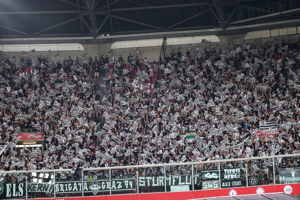 Ajax Amsterdam - Sturm Graz
UEFA Champions League Qualifikation 2. Runde, Ajax Amsterdam - SK Sturm Graz, Johan Cruijff Arena Amsterdam, 25.07.2018. 

Foto zeigt Fans von Sturm mit einer Choreografie
