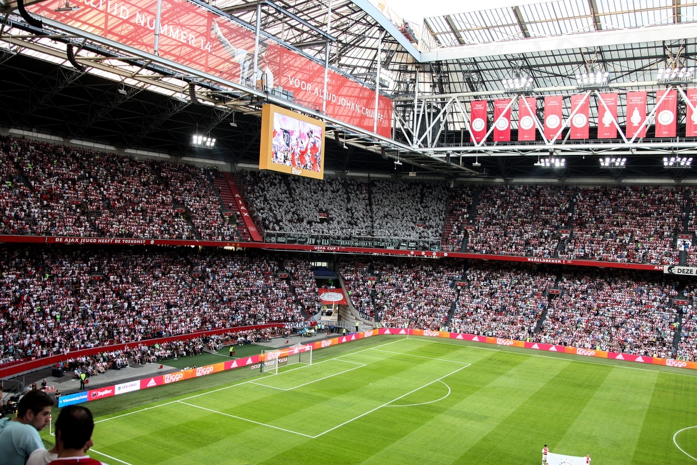 Ajax Amsterdam - Sturm Graz
UEFA Champions League Qualifikation 2. Runde, Ajax Amsterdam - SK Sturm Graz, Johan Cruijff Arena Amsterdam, 25.07.2018. 

Foto zeigt Fans von Sturm mit einer Choreografie
