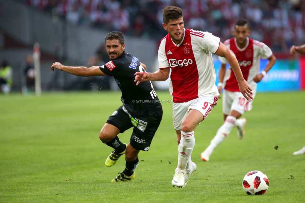 Ajax Amsterdam - Sturm Graz
UEFA Champions League Qualifikation 2. Runde, Ajax Amsterdam - SK Sturm Graz, Johan Cruijff Arena Amsterdam, 25.07.2018. 

Foto zeigt Filipe Miguel Neves Ferreira (Sturm) und Klaas-Jan Huntelaar (Ajax)
