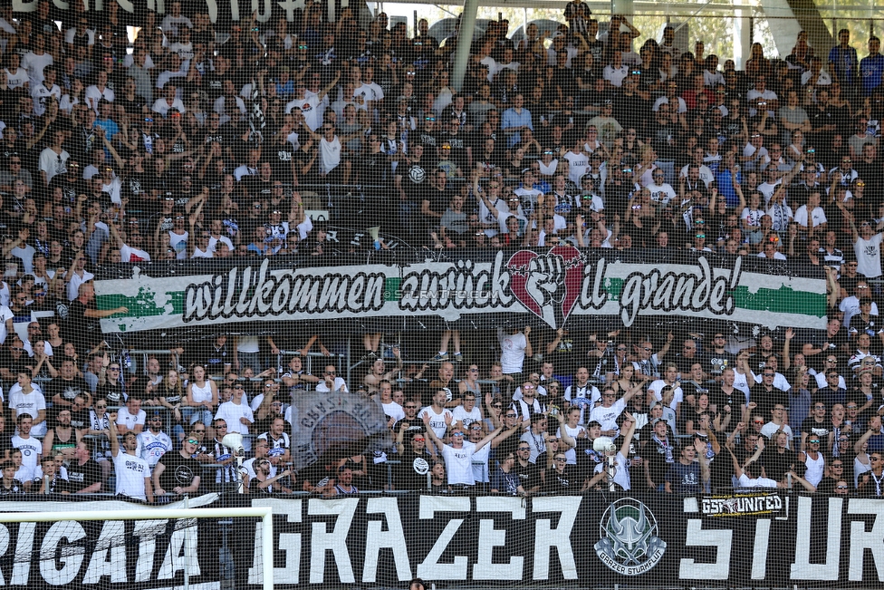 Sturm Graz - Hartberg
Oesterreichische Fussball Bundesliga, 1. Runde, SK Sturm Graz - TSV Hartberg, Stadion Liebenau Graz, 28.07.2018. 

Foto zeigt Fans von Sturm mit einem Spruchband
