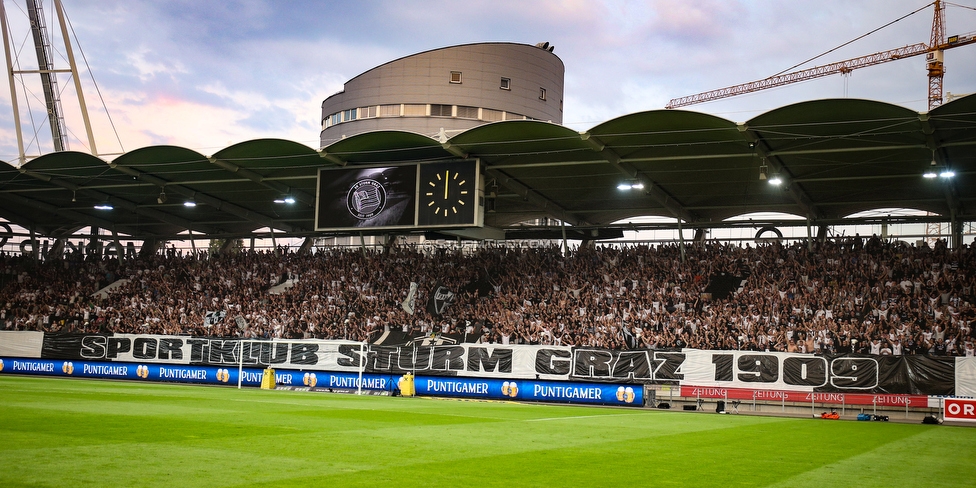 Sturm Graz - Ajax Amsterdam
UEFA Champions League Qualifikation 2. Runde, SK Sturm Graz - Ajax Amsterdam, Stadion Liebenau Graz, 01.08.2018. 

Foto zeigt Fans von Sturm mit einer Choreografie
