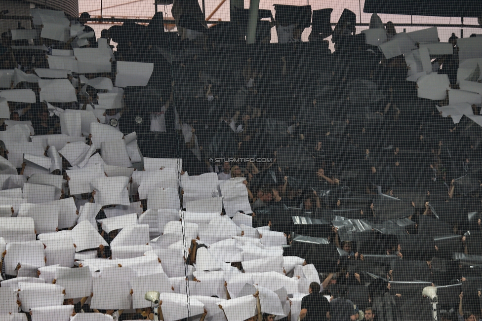 Sturm Graz - Ajax Amsterdam
UEFA Champions League Qualifikation 2. Runde, SK Sturm Graz - Ajax Amsterdam, Stadion Liebenau Graz, 01.08.2018. 

Foto zeigt Fans von Sturm mit einer Choreografie
