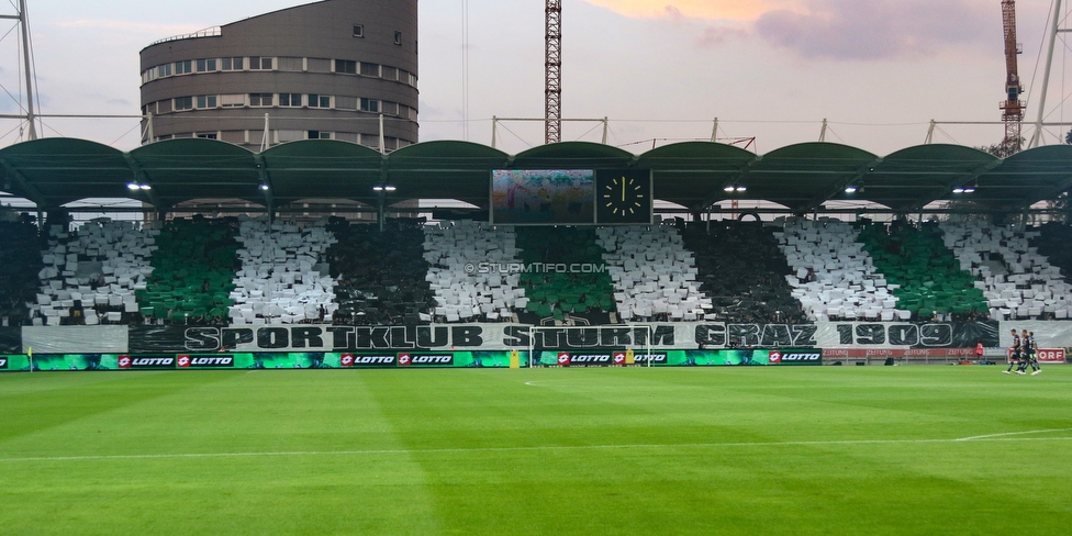 Sturm Graz - Ajax Amsterdam
UEFA Champions League Qualifikation 2. Runde, SK Sturm Graz - Ajax Amsterdam, Stadion Liebenau Graz, 01.08.2018. 

Foto zeigt Fans von Sturm mit einer Choreografie
