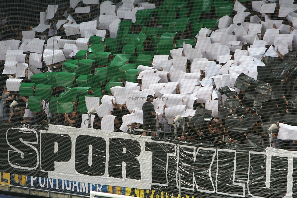 Sturm Graz - Ajax Amsterdam
UEFA Champions League Qualifikation 2. Runde, SK Sturm Graz - Ajax Amsterdam, Stadion Liebenau Graz, 01.08.2018. 

Foto zeigt Fans von Sturm mit einer Choreografie
