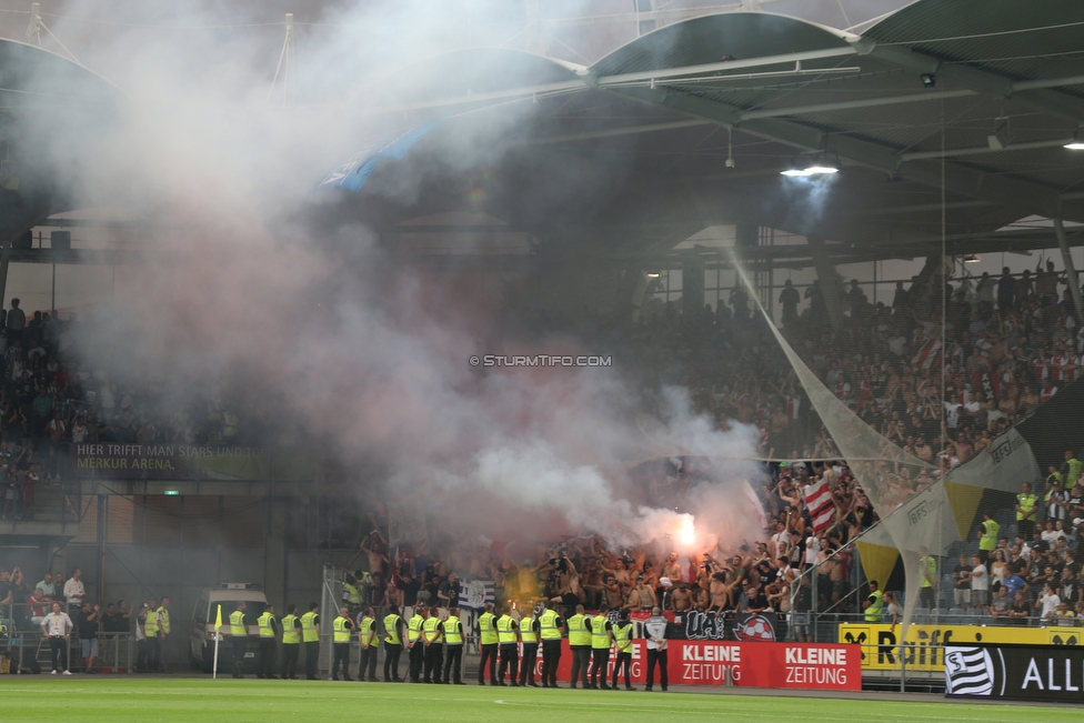 Sturm Graz - Ajax Amsterdam
UEFA Champions League Qualifikation 2. Runde, SK Sturm Graz - Ajax Amsterdam, Stadion Liebenau Graz, 01.08.2018. 

Foto zeigt Fans von Ajax
Schlüsselwörter: pyrotechnik