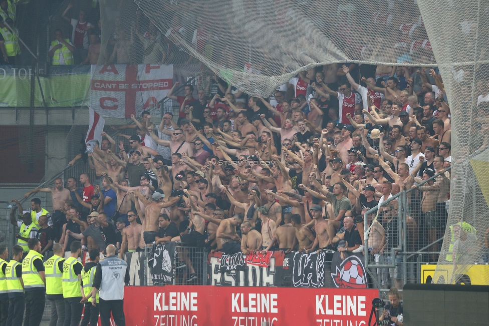 Sturm Graz - Ajax Amsterdam
UEFA Champions League Qualifikation 2. Runde, SK Sturm Graz - Ajax Amsterdam, Stadion Liebenau Graz, 01.08.2018. 

Foto zeigt Fans von Ajax
